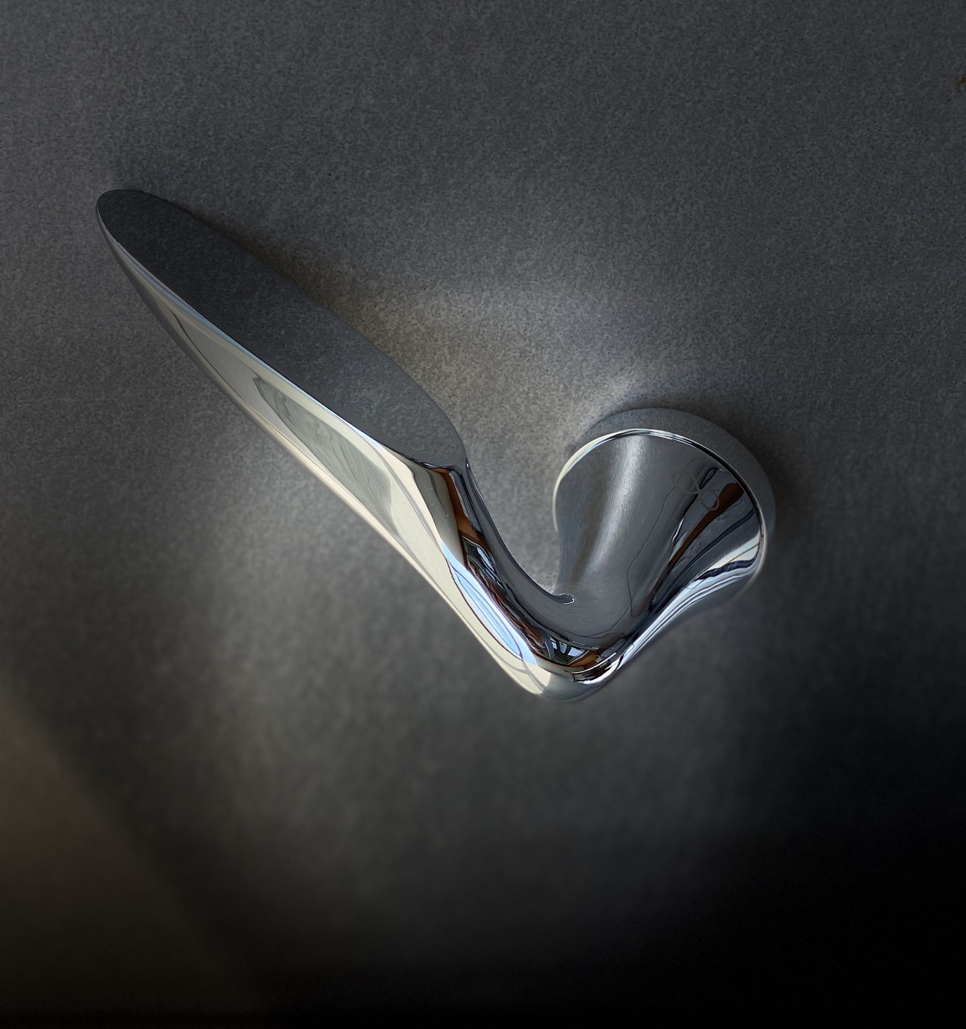 Infinity Line Dolce KDLC 700 Chrom - Türgriff auf einer Rückplatte
