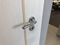 Infinity Line Lea Kle 700 Chrom - Türgriff auf runder Rosette