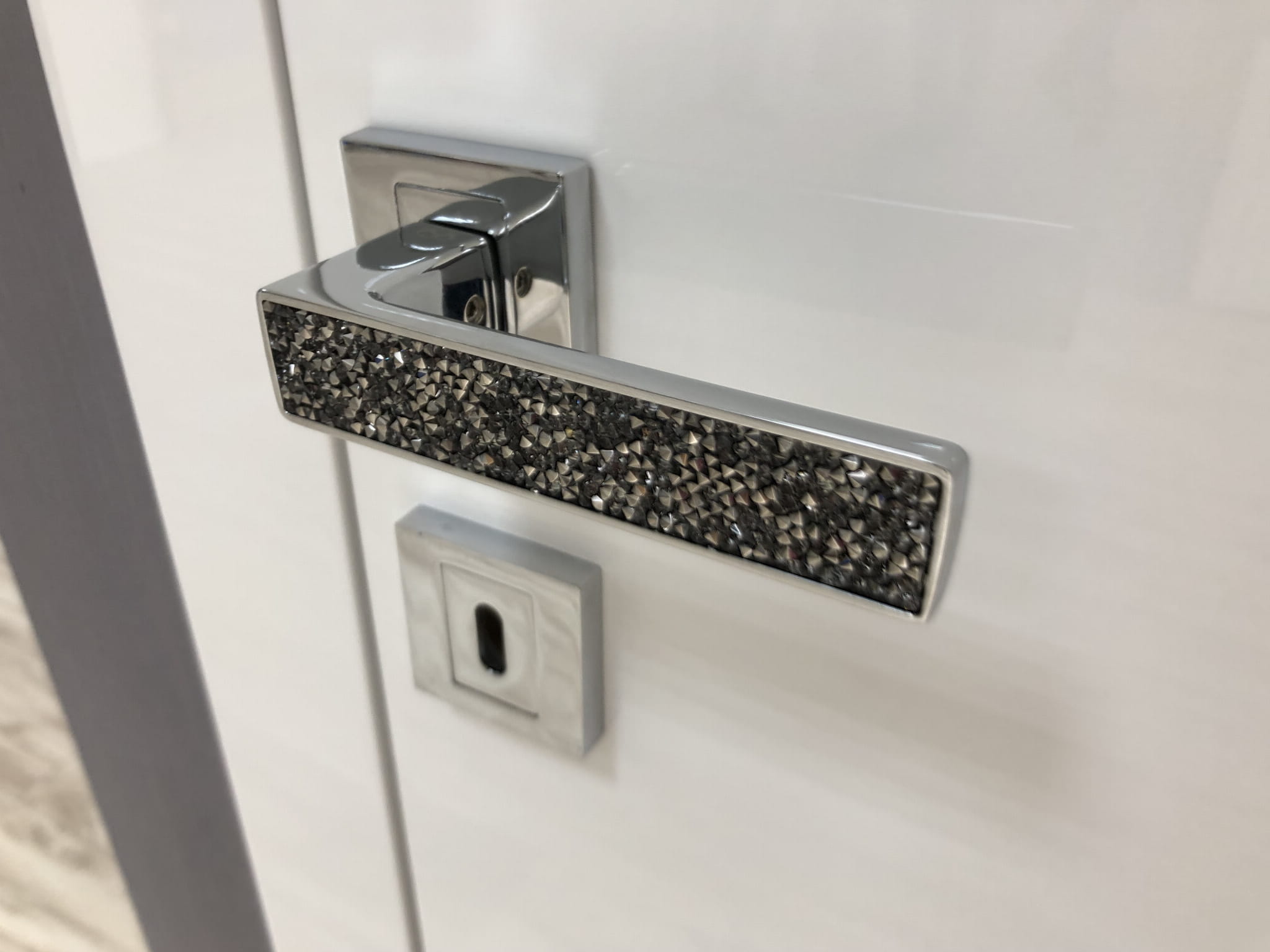 Infinity Line Concept KCK 700 Chrom/Glamour - Türgriff auf quadratischer Rosette