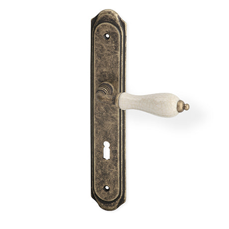 Antik Türgriff auf einer Rückplatte - matte Bronze-/Porzellan-Patina