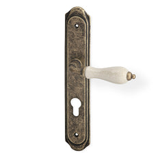 Antik Türgriff auf einer Rückplatte - matte Bronze-/Porzellan-Patina