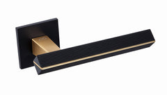 Infinity Line Carrera Kcra B00/Mg00 Black/Gold Matt - Türgriff auf quadratischer Rosette