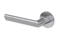 Griffwerk GK - Tri 134 Piatta S - R - S2L mit Verriegelung - Griffe auf runden Rosetten