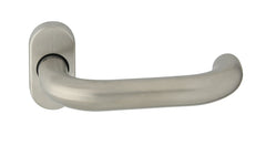 Richter tschechisch rk.f.1968.n Edelstahl-Türgriff auf ovaler Rosette